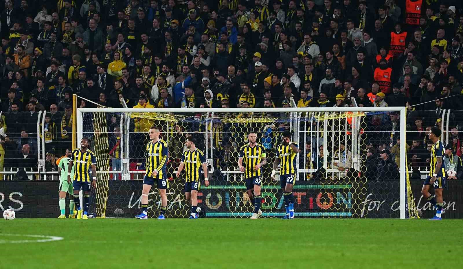 UEFA Avrupa Ligi: Fenerbahçe: 0 - Aston Villa: 1 (İlk yarı)
