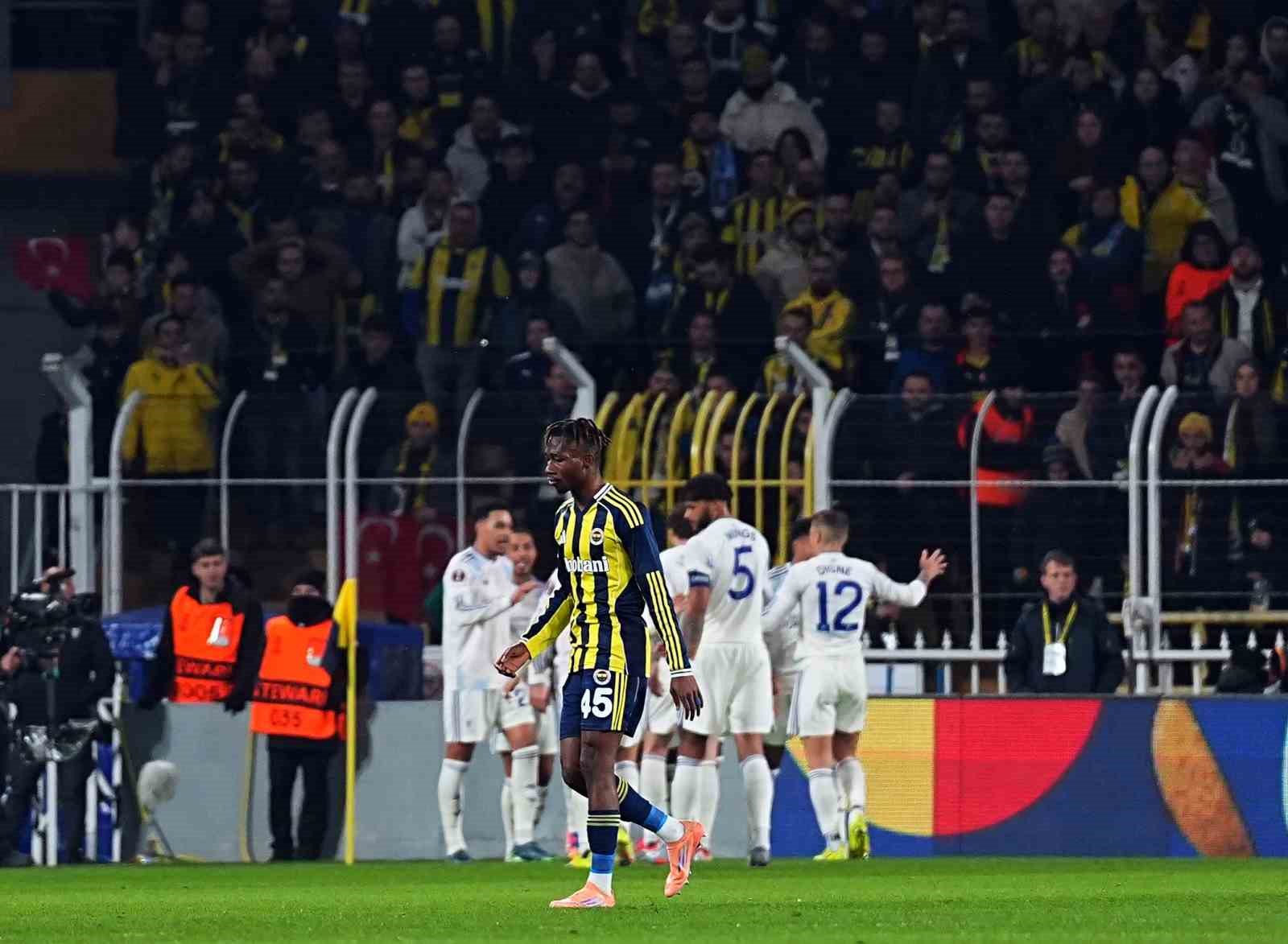 UEFA Avrupa Ligi: Fenerbahçe: 0 - Aston Villa: 1 (İlk yarı)
