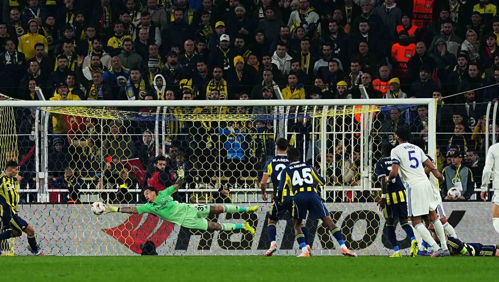 UEFA Avrupa Ligi: Fenerbahçe: 0 - Aston Villa: 1 (İlk yarı)
