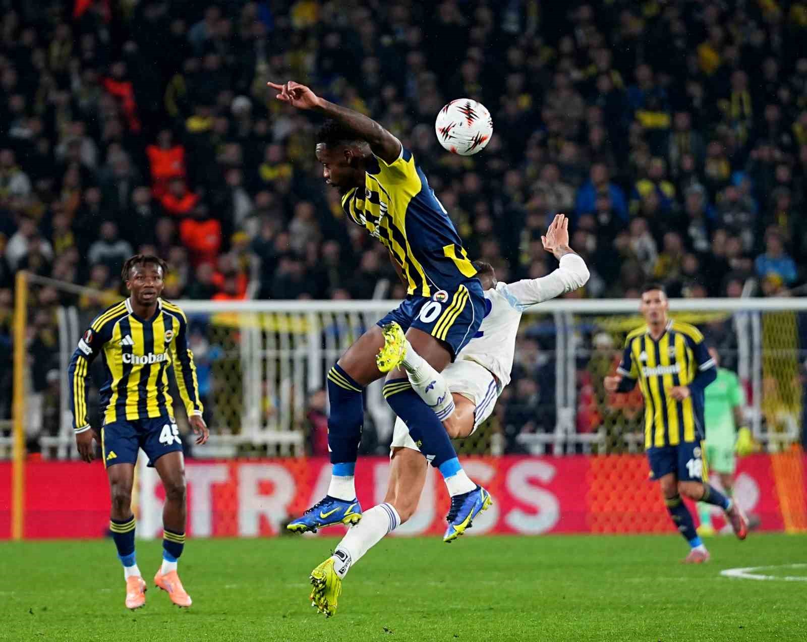 UEFA Avrupa Ligi: Fenerbahçe: 0 - Aston Villa: 1 (İlk yarı)
