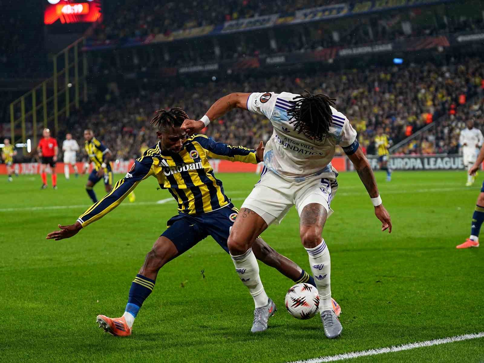 UEFA Avrupa Ligi: Fenerbahçe: 0 - Aston Villa: 1 (İlk yarı)
