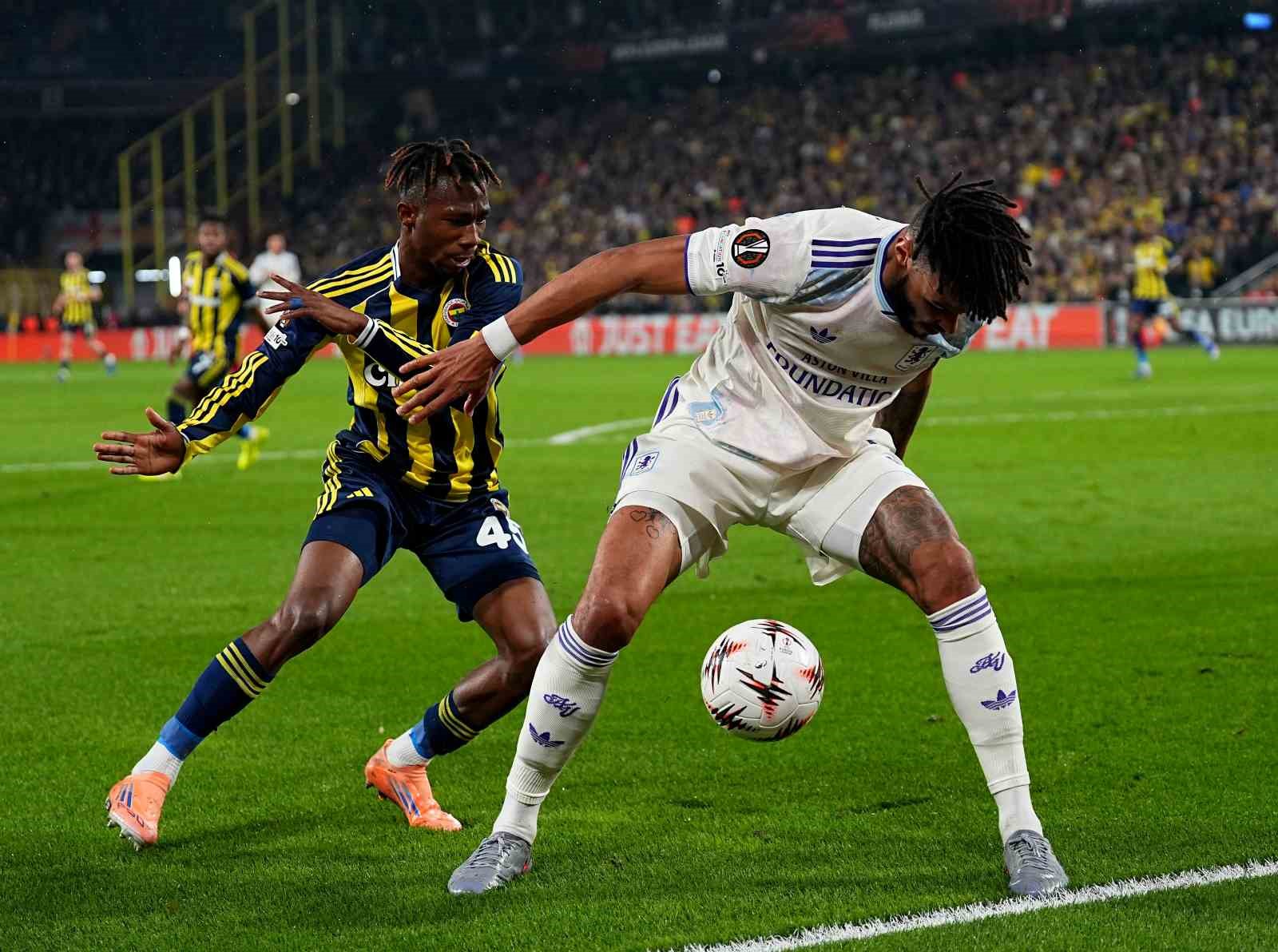 UEFA Avrupa Ligi: Fenerbahçe: 0 - Aston Villa: 1 (İlk yarı)
