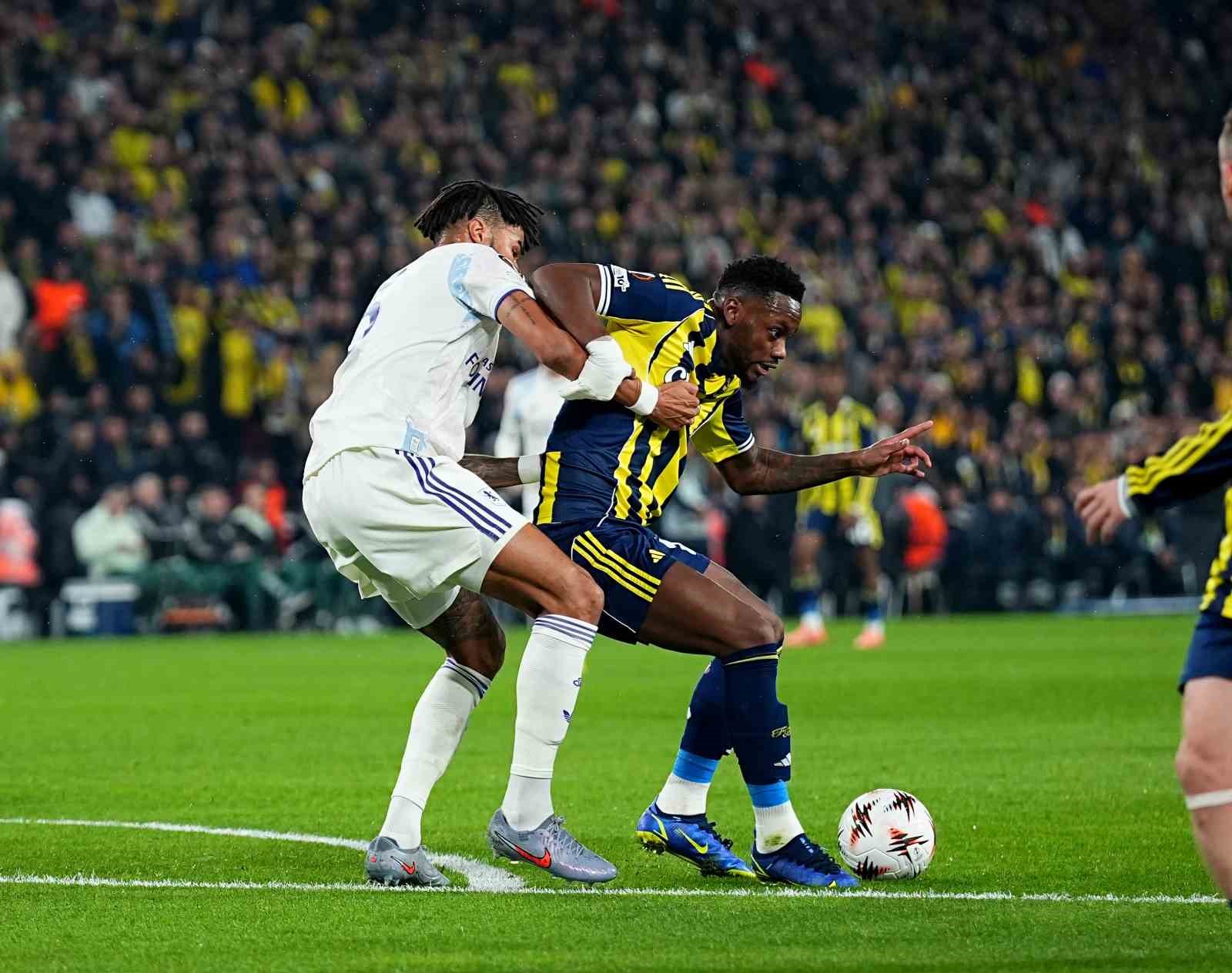 UEFA Avrupa Ligi: Fenerbahçe: 0 - Aston Villa: 1 (İlk yarı)
