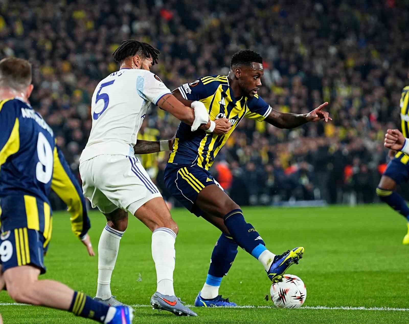 UEFA Avrupa Ligi: Fenerbahçe: 0 - Aston Villa: 1 (İlk yarı)
