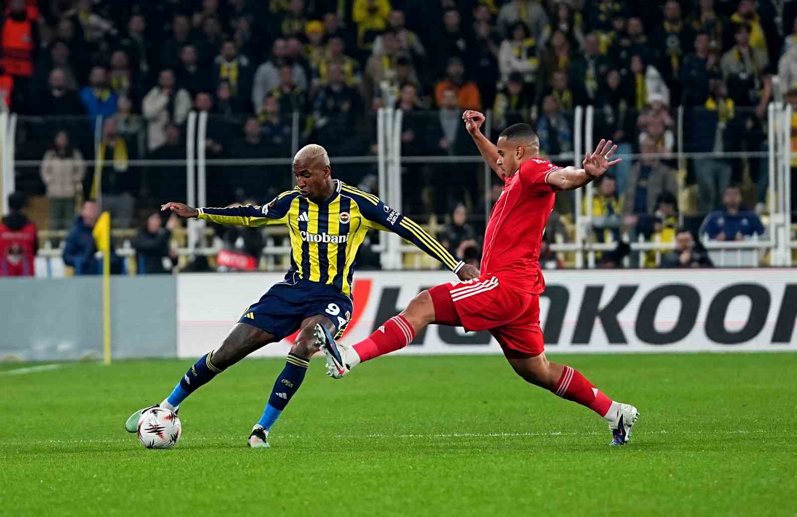 UEFA Avrupa Ligi: Fenerbahçe: 0 - Nottingham Forest: 0 (Maç devam ediyor)
