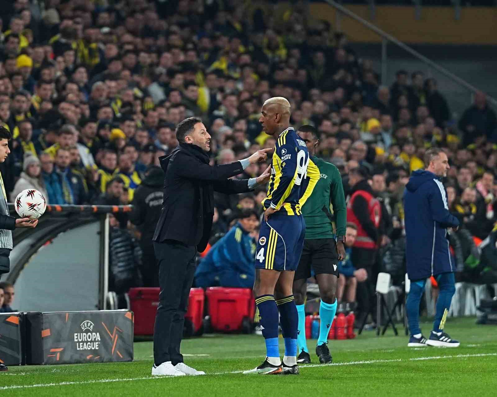 UEFA Avrupa Ligi: Fenerbahçe: 0 - Nottingham Forest: 0 (Maç devam ediyor)
