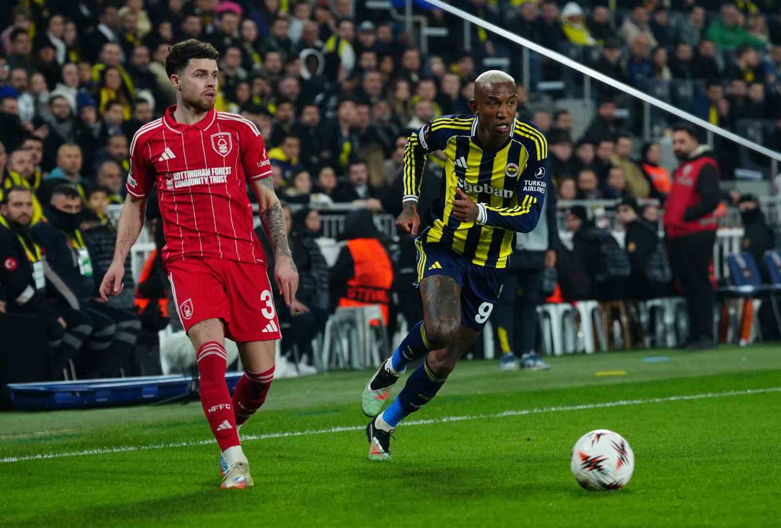 UEFA Avrupa Ligi: Fenerbahçe: 0 - Nottingham Forest: 2 (İlk yarı)
