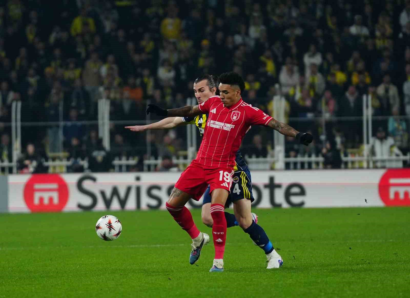 UEFA Avrupa Ligi: Fenerbahçe: 0 - Nottingham Forest: 2 (İlk yarı)
