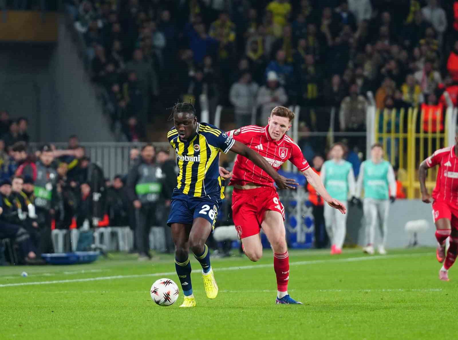 UEFA Avrupa Ligi: Fenerbahçe: 0 - Nottingham Forest: 2 (İlk yarı)
