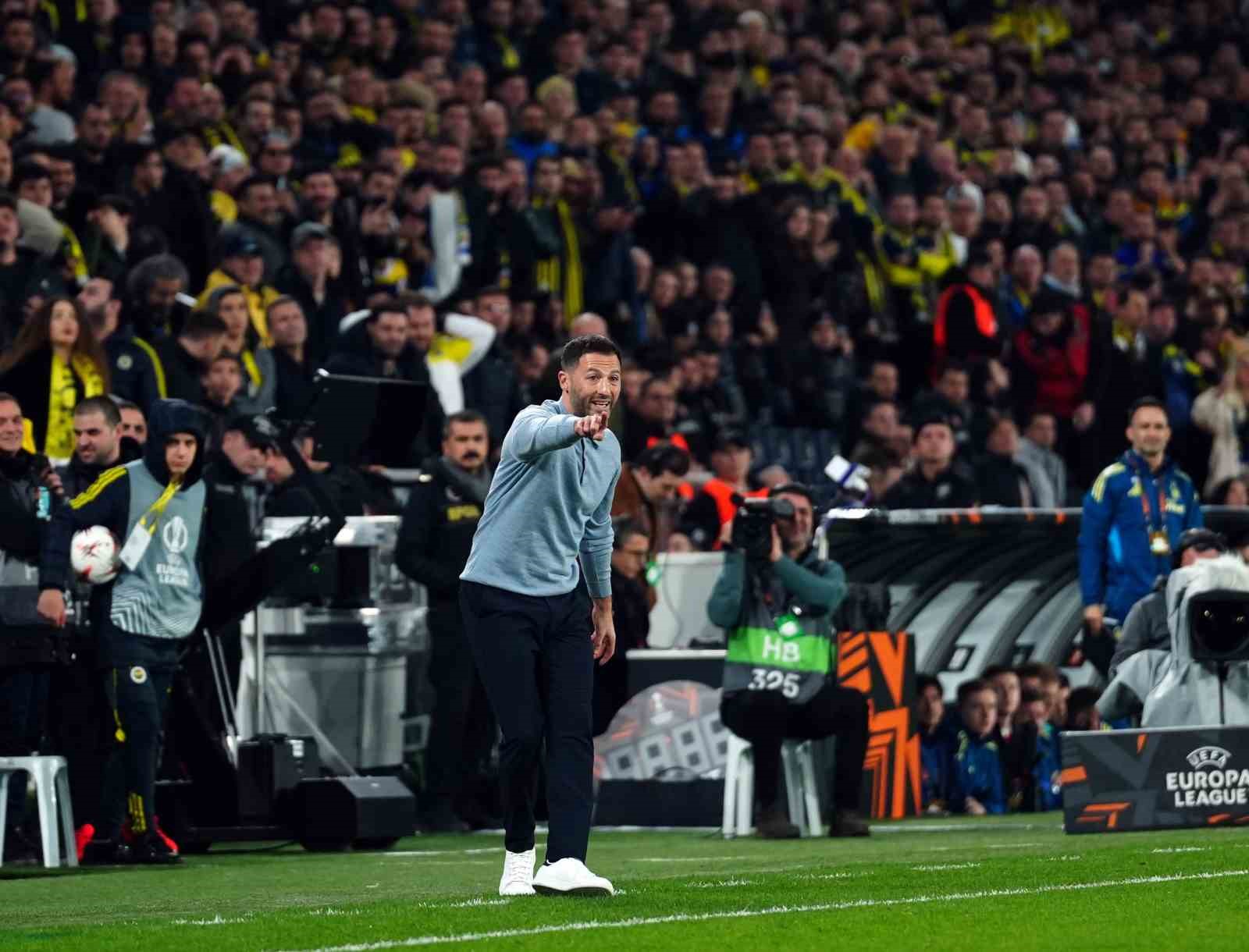 UEFA Avrupa Ligi: Fenerbahçe: 0 - Nottingham Forest: 2 (İlk yarı)
