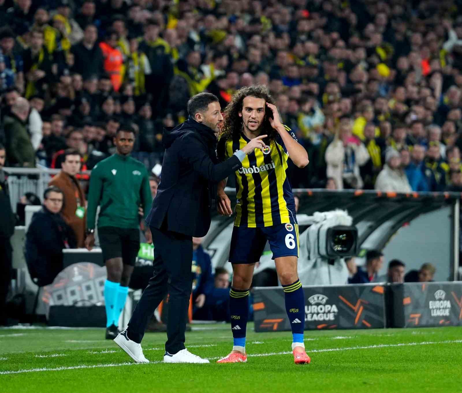 UEFA Avrupa Ligi: Fenerbahçe: 0 - Nottingham Forest: 2 (İlk yarı)
