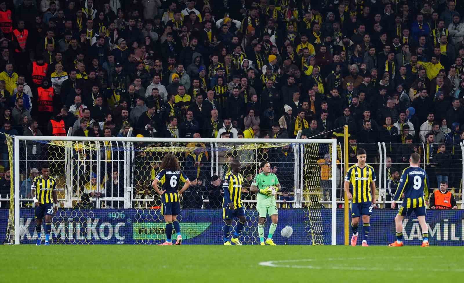 UEFA Avrupa Ligi: Fenerbahçe: 0 - Nottingham Forest: 3 (Maç sonucu)
