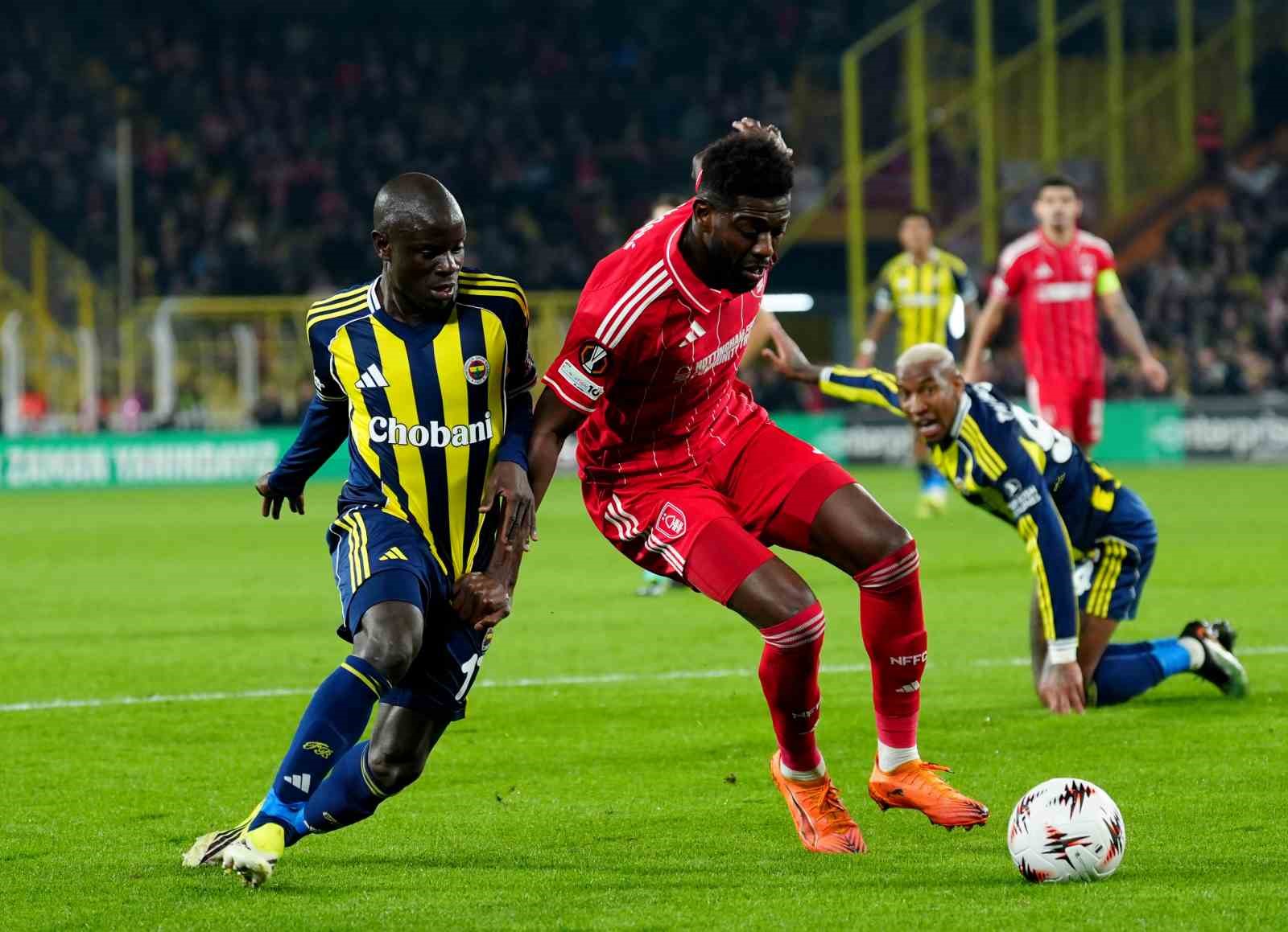 UEFA Avrupa Ligi: Fenerbahçe: 0 - Nottingham Forest: 3 (Maç sonucu)
