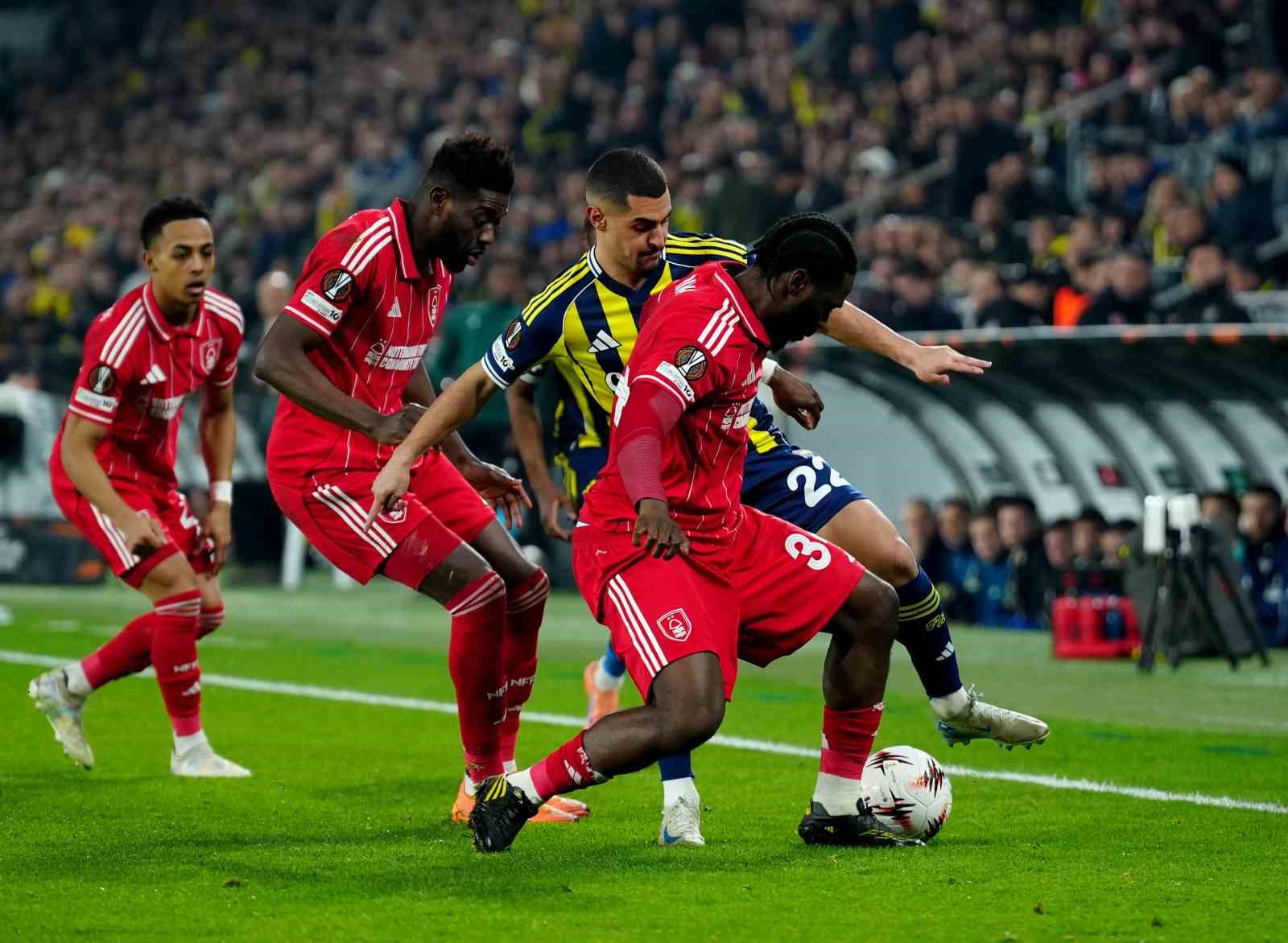 UEFA Avrupa Ligi: Fenerbahçe: 0 - Nottingham Forest: 3 (Maç sonucu)
