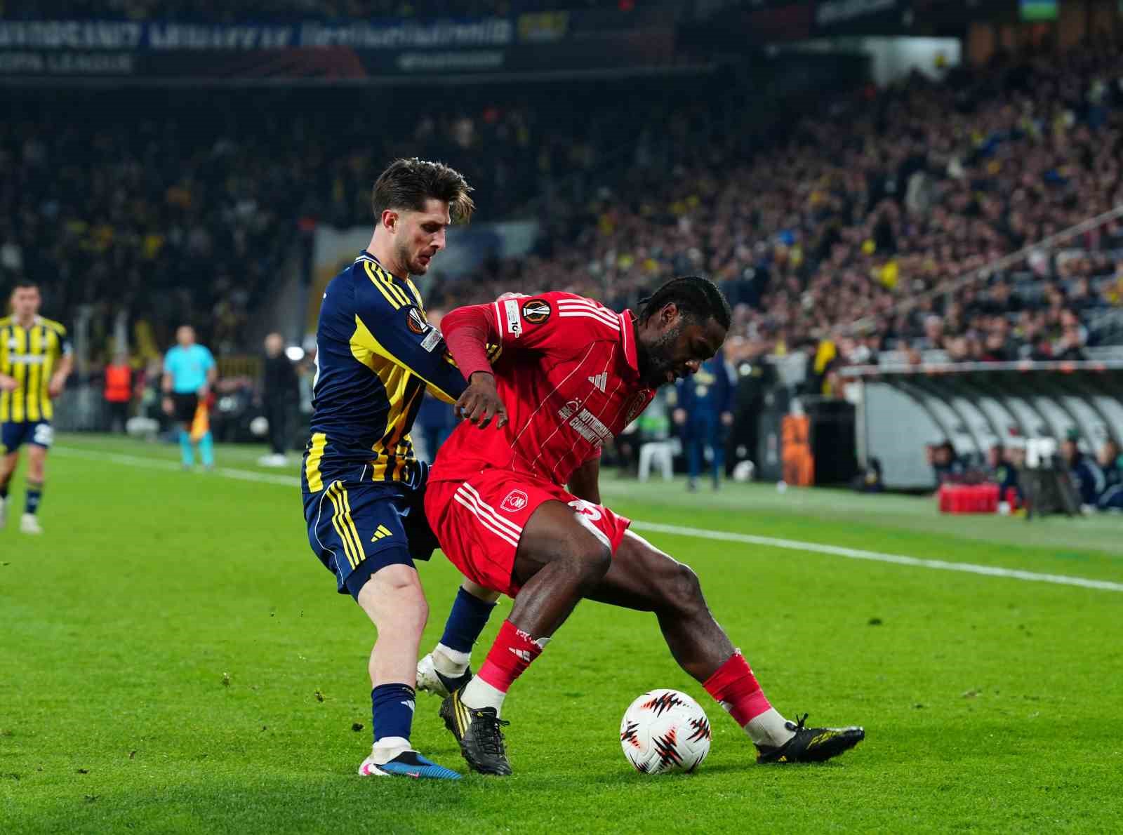 UEFA Avrupa Ligi: Fenerbahçe: 0 - Nottingham Forest: 3 (Maç sonucu)
