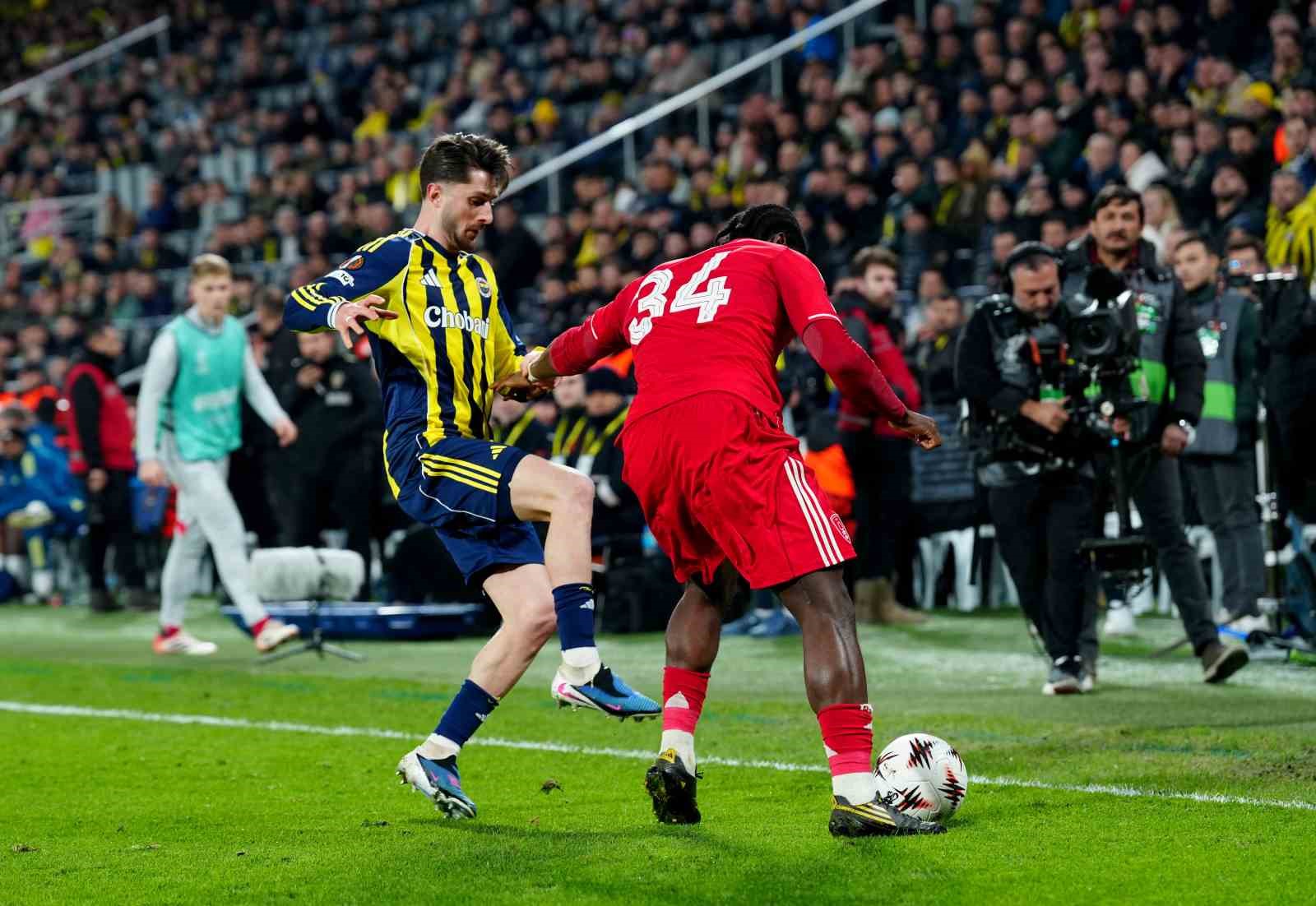 UEFA Avrupa Ligi: Fenerbahçe: 0 - Nottingham Forest: 3 (Maç sonucu)
