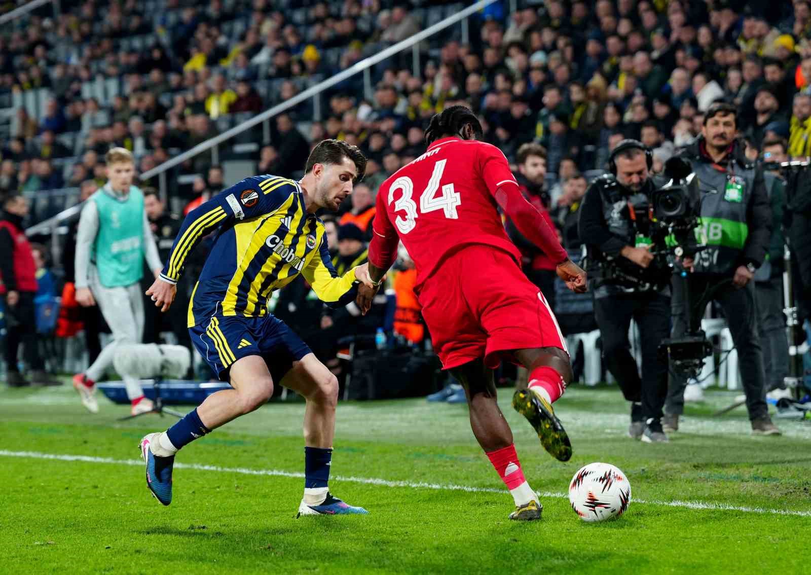 UEFA Avrupa Ligi: Fenerbahçe: 0 - Nottingham Forest: 3 (Maç sonucu)

