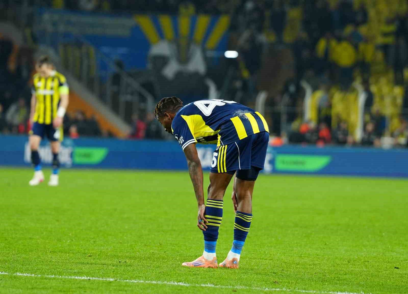 UEFA Avrupa Ligi: Fenerbahçe: 0 - Nottingham Forest: 3 (Maç sonucu)
