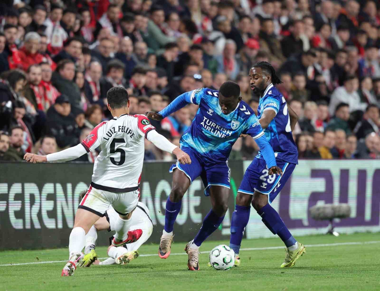 UEFA Konferans Ligi: Rayo Vallecano: 0 - Samsunspor: 0 (İlk yarı)
