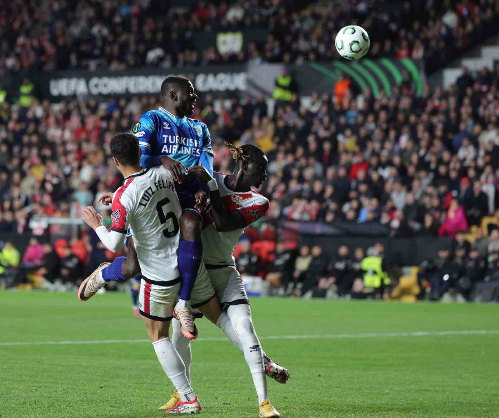 UEFA Konferans Ligi: Rayo Vallecano: 0 - Samsunspor: 0 (İlk yarı)
