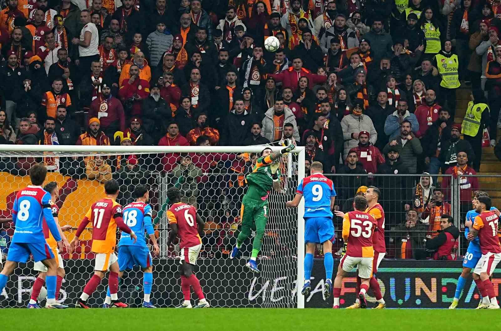 UEFA Şampiyonlar Ligi: Galatasaray: 1 - Atletico Madrid: 1 (İlk yarı)
