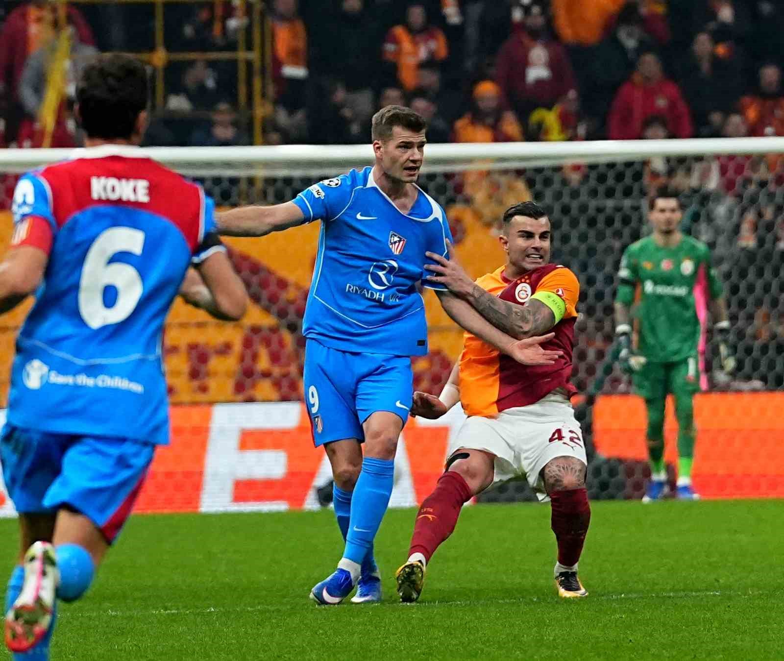 UEFA Şampiyonlar Ligi: Galatasaray: 1 - Atletico Madrid: 1 (İlk yarı)
