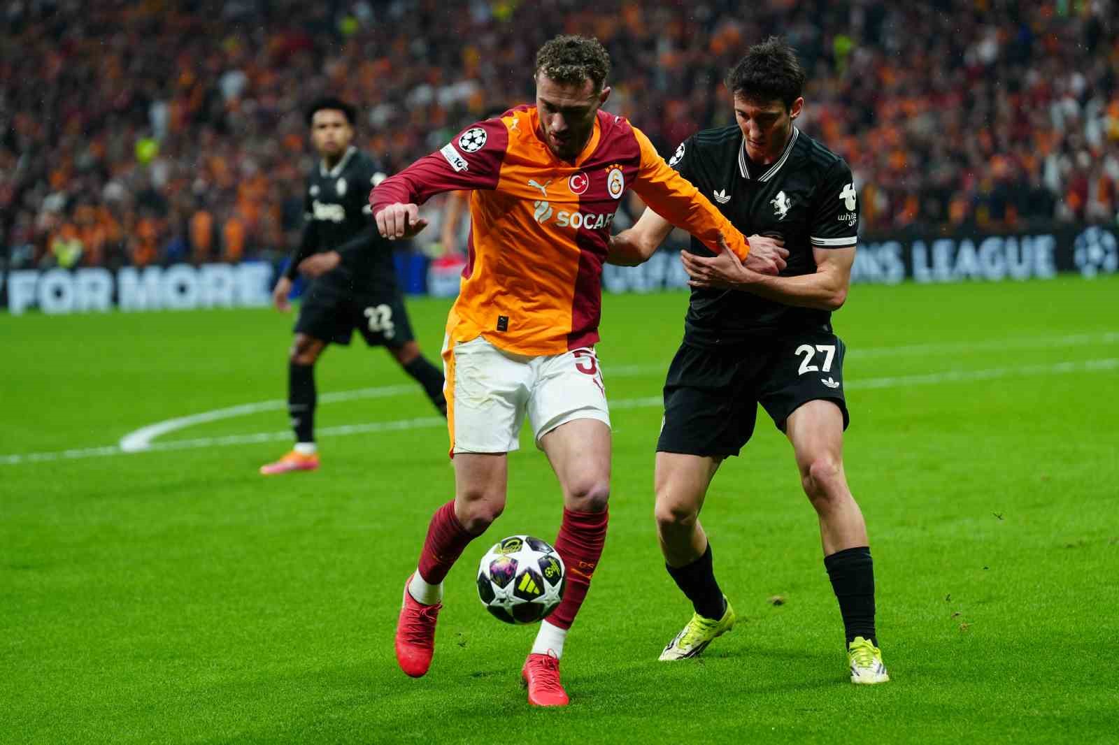 UEFA Şampiyonlar Ligi: Galatasaray: 1 - Juventus: 2 (İlk yarı)

