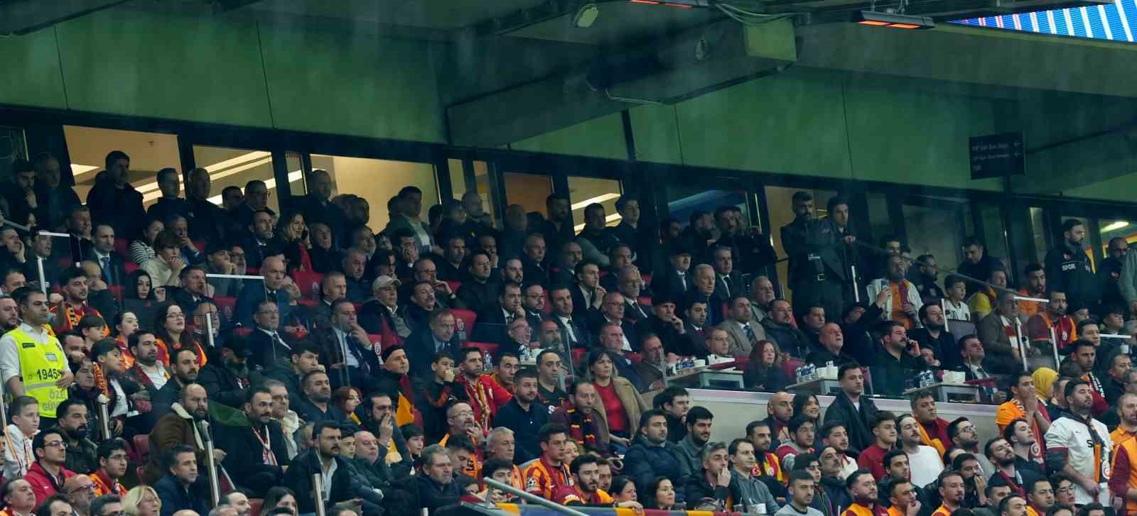 UEFA Şampiyonlar Ligi: Galatasaray: 1 - Juventus: 2 (İlk yarı)
