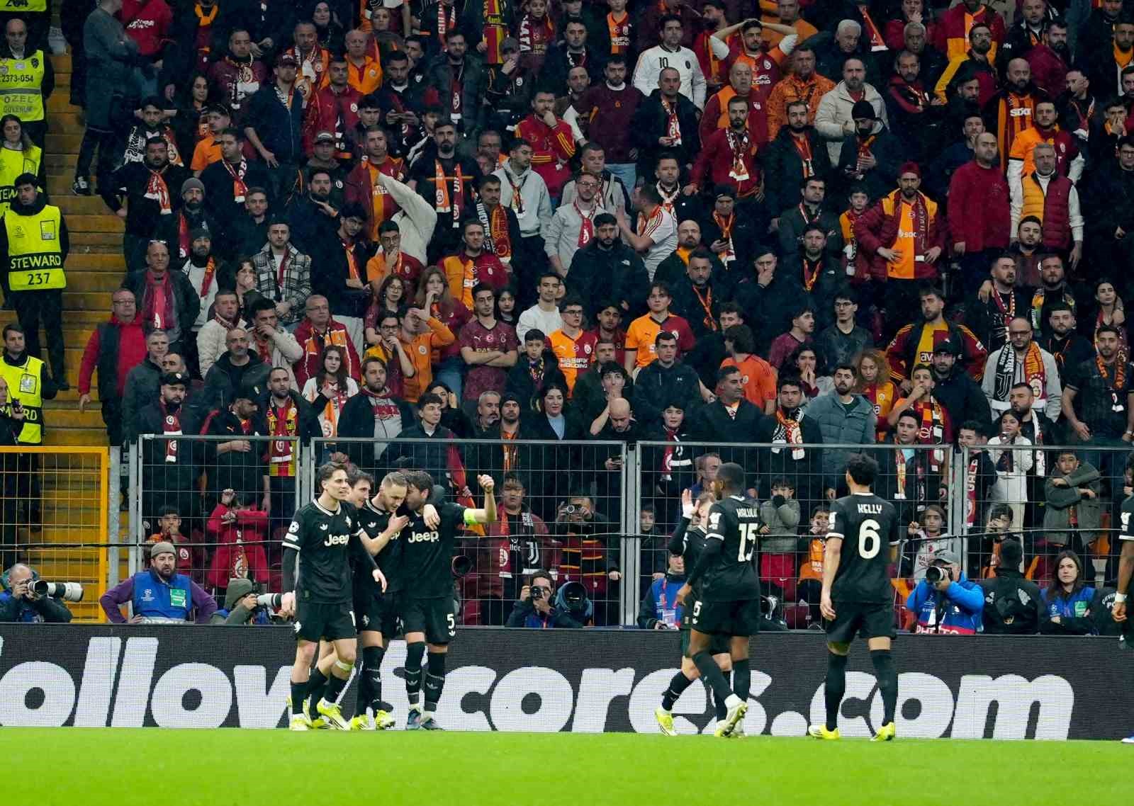 UEFA Şampiyonlar Ligi: Galatasaray: 1 - Juventus: 2 (İlk yarı)
