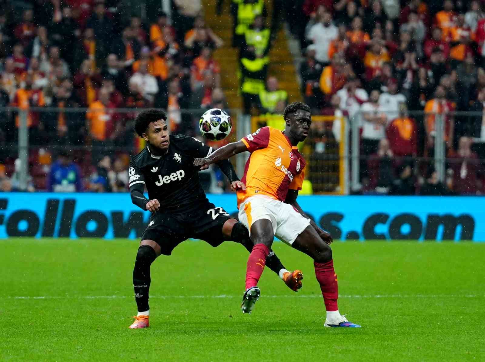 UEFA Şampiyonlar Ligi: Galatasaray: 1 - Juventus: 2 (İlk yarı)
