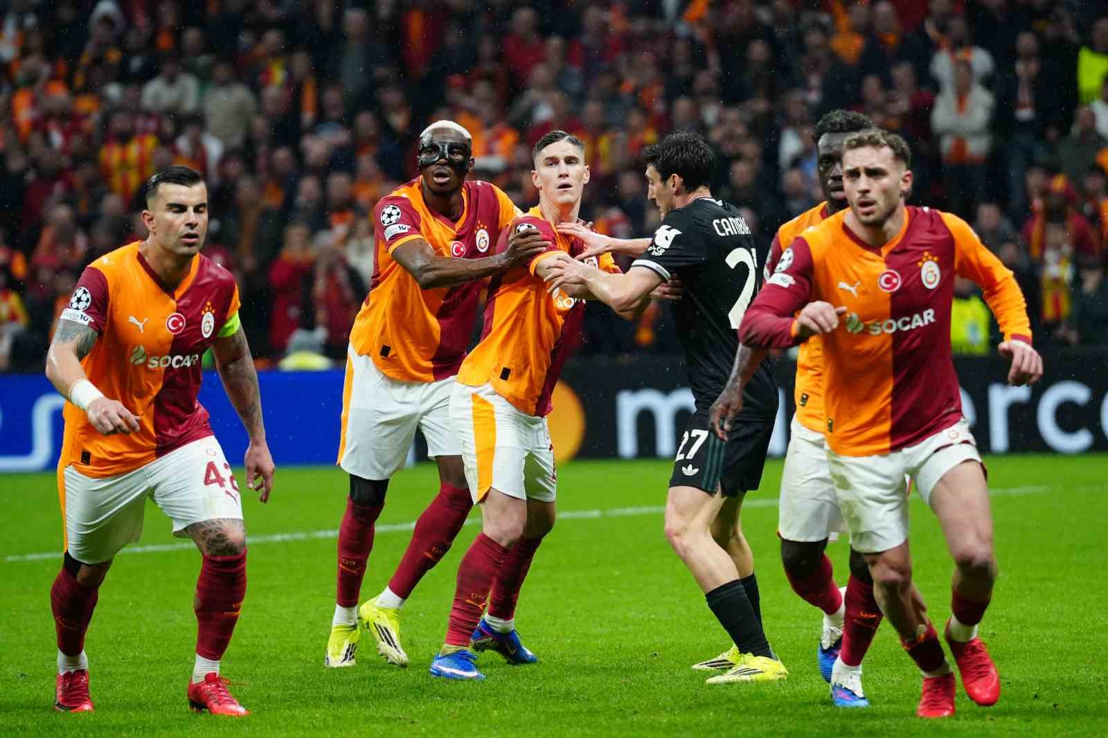 UEFA Şampiyonlar Ligi: Galatasaray: 1 - Juventus: 2 (İlk yarı)
