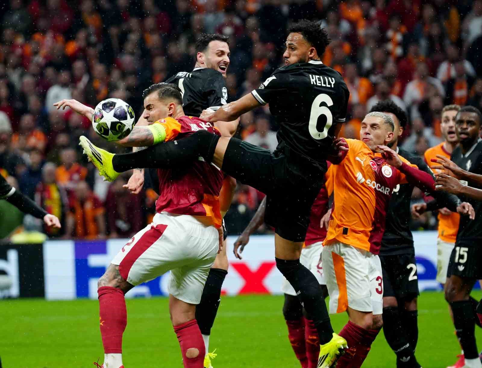 UEFA Şampiyonlar Ligi: Galatasaray: 1 - Juventus: 2 (İlk yarı)
