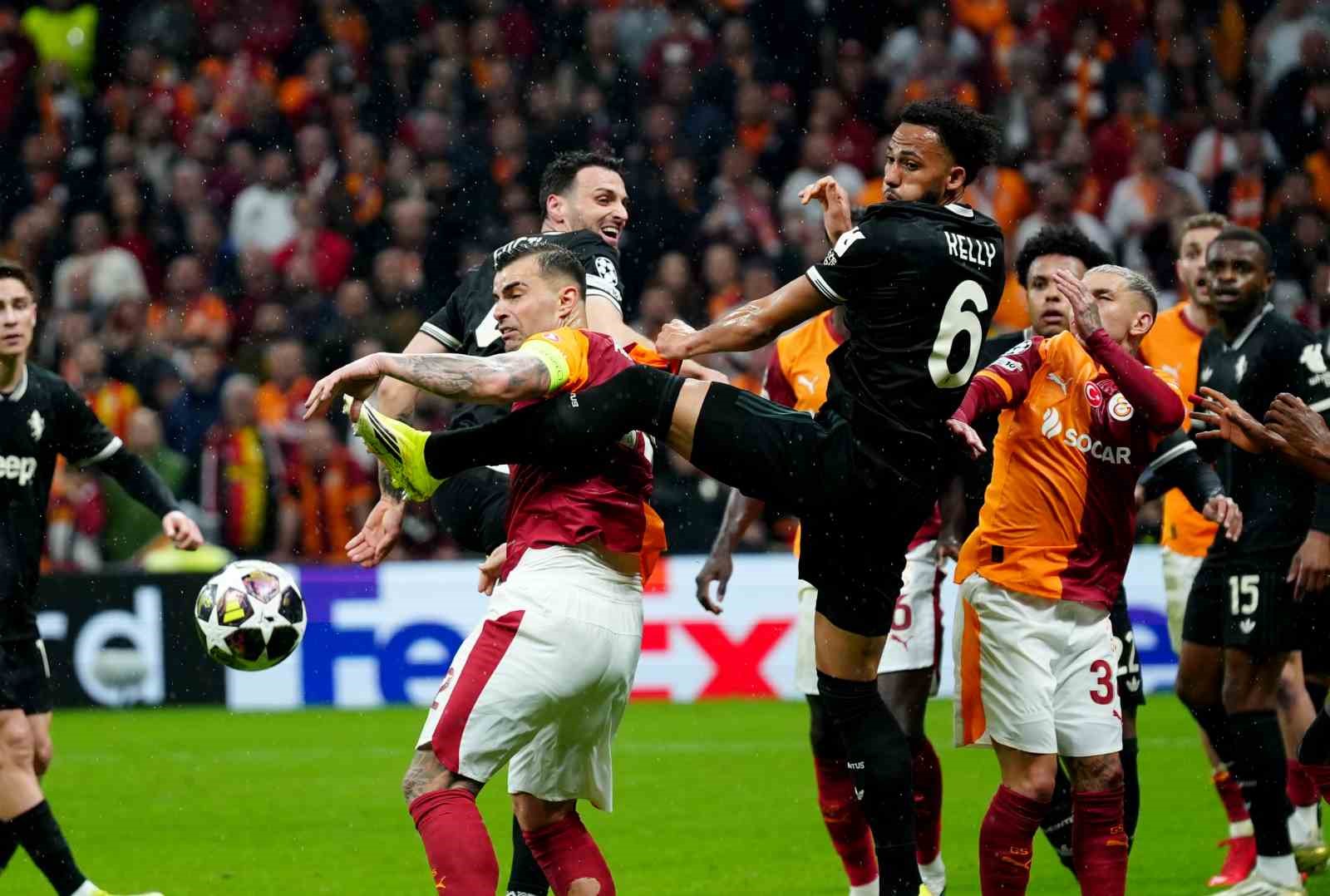 UEFA Şampiyonlar Ligi: Galatasaray: 1 - Juventus: 2 (İlk yarı)
