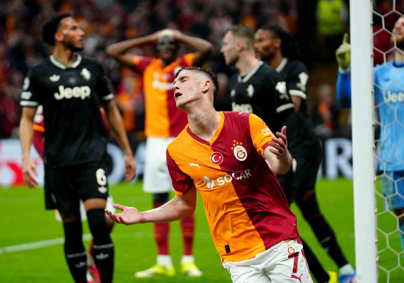 UEFA Şampiyonlar Ligi: Galatasaray: 1 - Juventus: 2 (İlk yarı)
