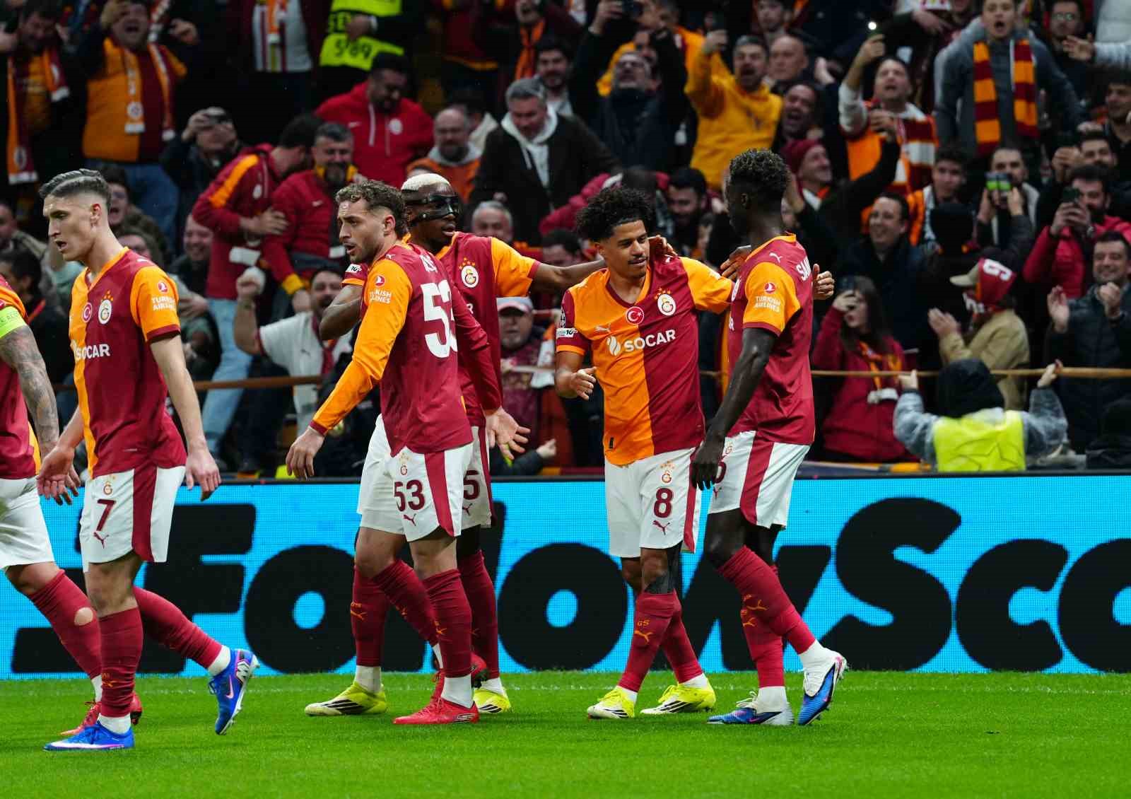 UEFA Şampiyonlar Ligi: Galatasaray: 1 - Juventus: 2 (İlk yarı)
