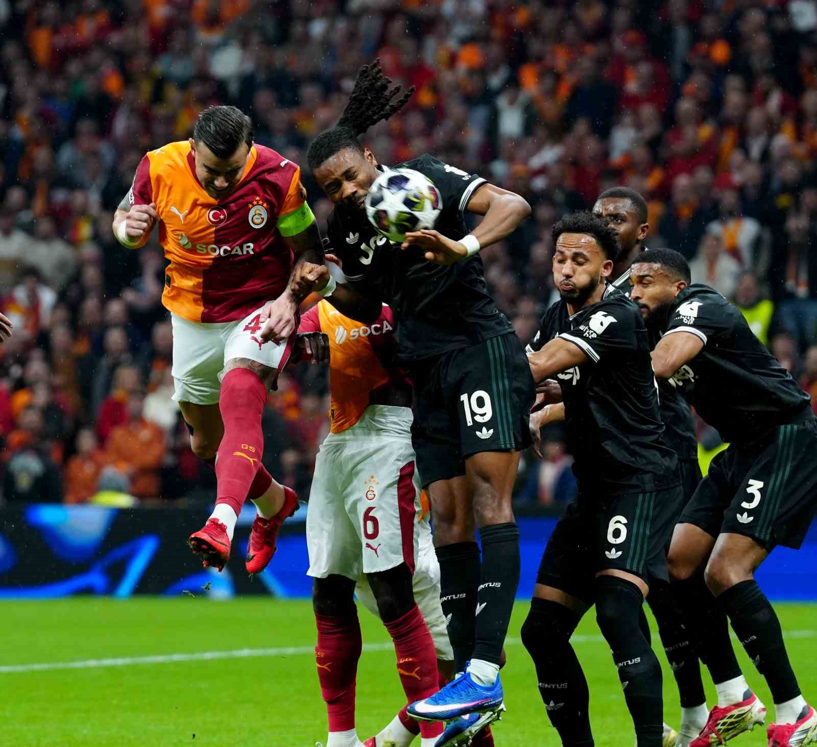 UEFA Şampiyonlar Ligi: Galatasaray: 1 - Juventus: 2 (İlk yarı)

