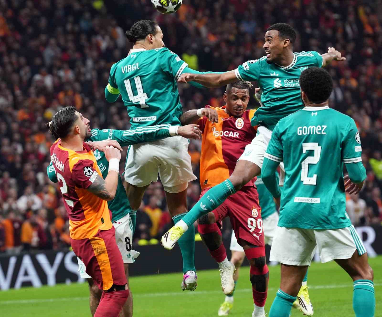 UEFA Şampiyonlar Ligi: Galatasaray: 1 - Liverpool: 0 (İlk yarı)
