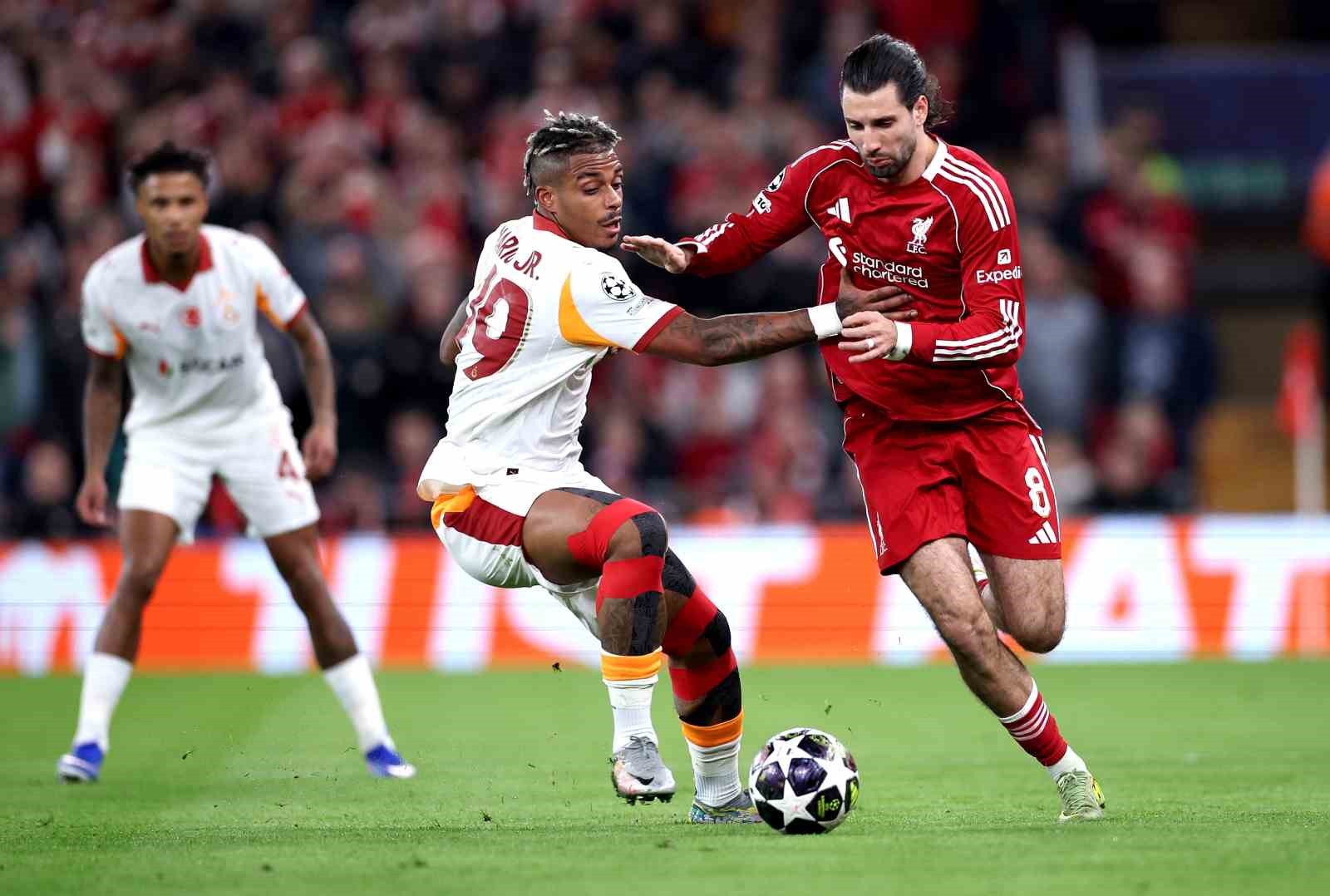 UEFA Şampiyonlar Ligi: Liverpool: 1 - Galatasaray: 0 (İlk yarı)
