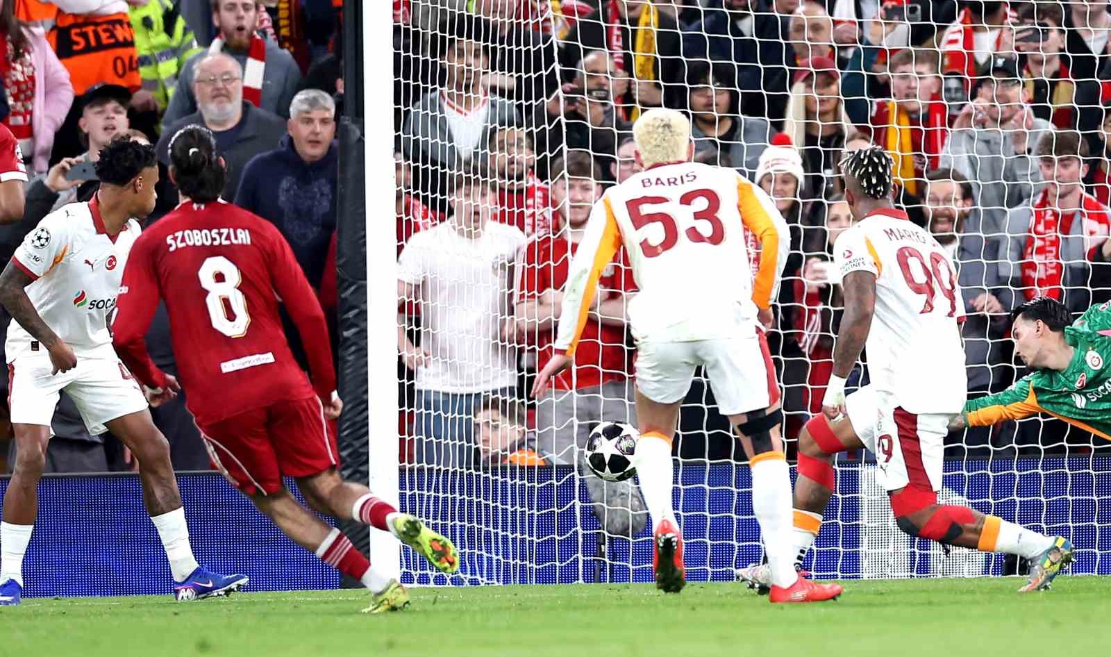 UEFA Şampiyonlar Ligi: Liverpool: 1 - Galatasaray: 0 (İlk yarı)
