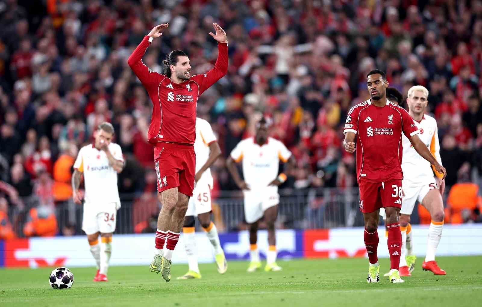 UEFA Şampiyonlar Ligi: Liverpool: 1 - Galatasaray: 0 (İlk yarı)
