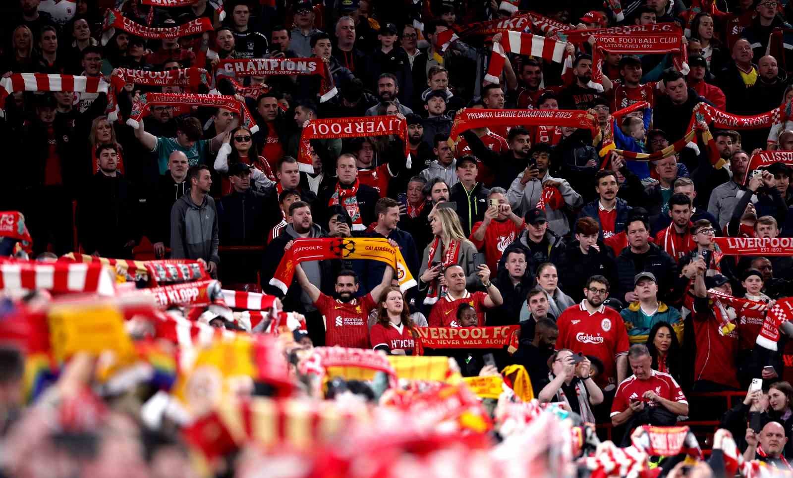 UEFA Şampiyonlar Ligi: Liverpool: 1 - Galatasaray: 0 (İlk yarı)
