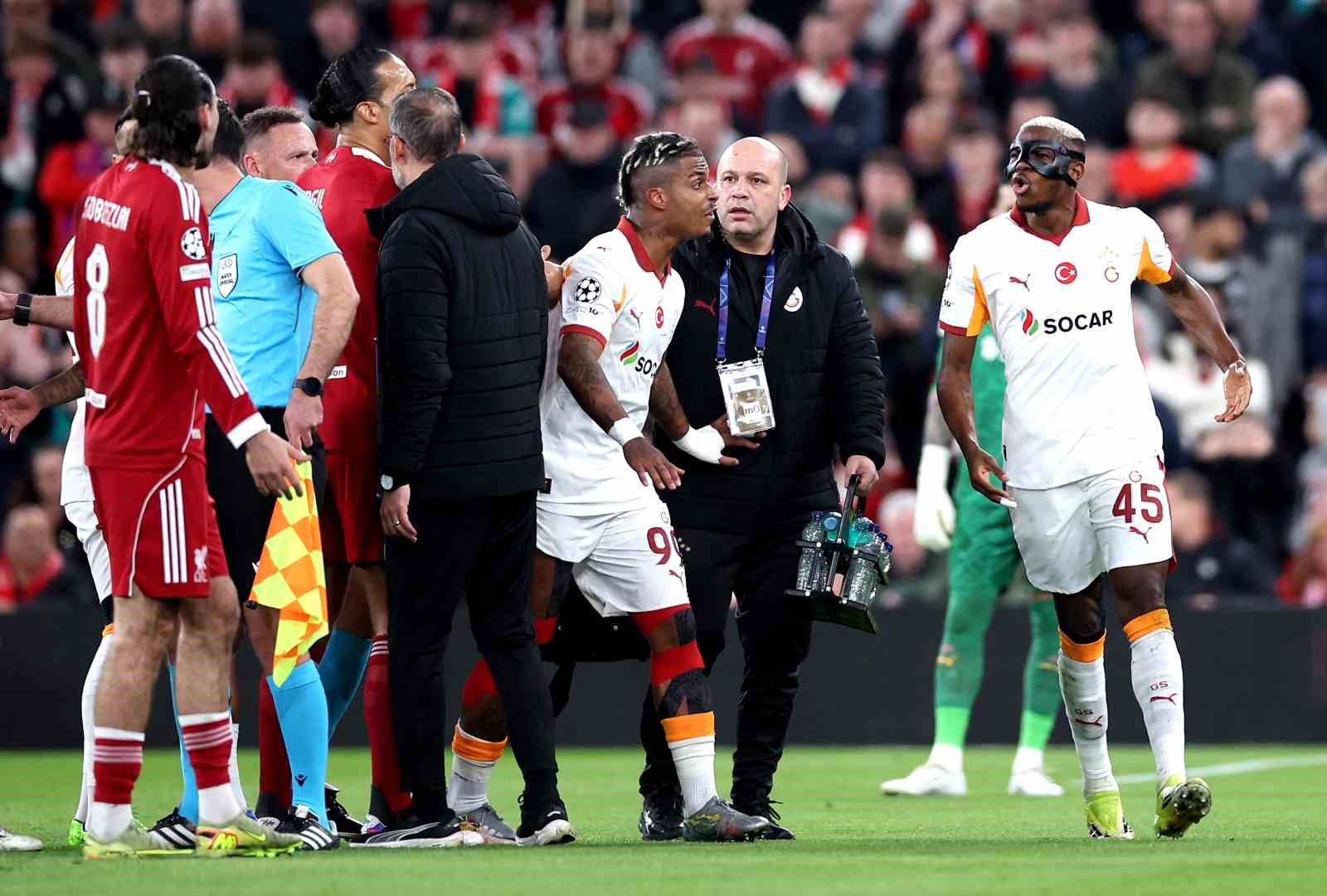 UEFA Şampiyonlar Ligi: Liverpool: 1 - Galatasaray: 0 (İlk yarı)
