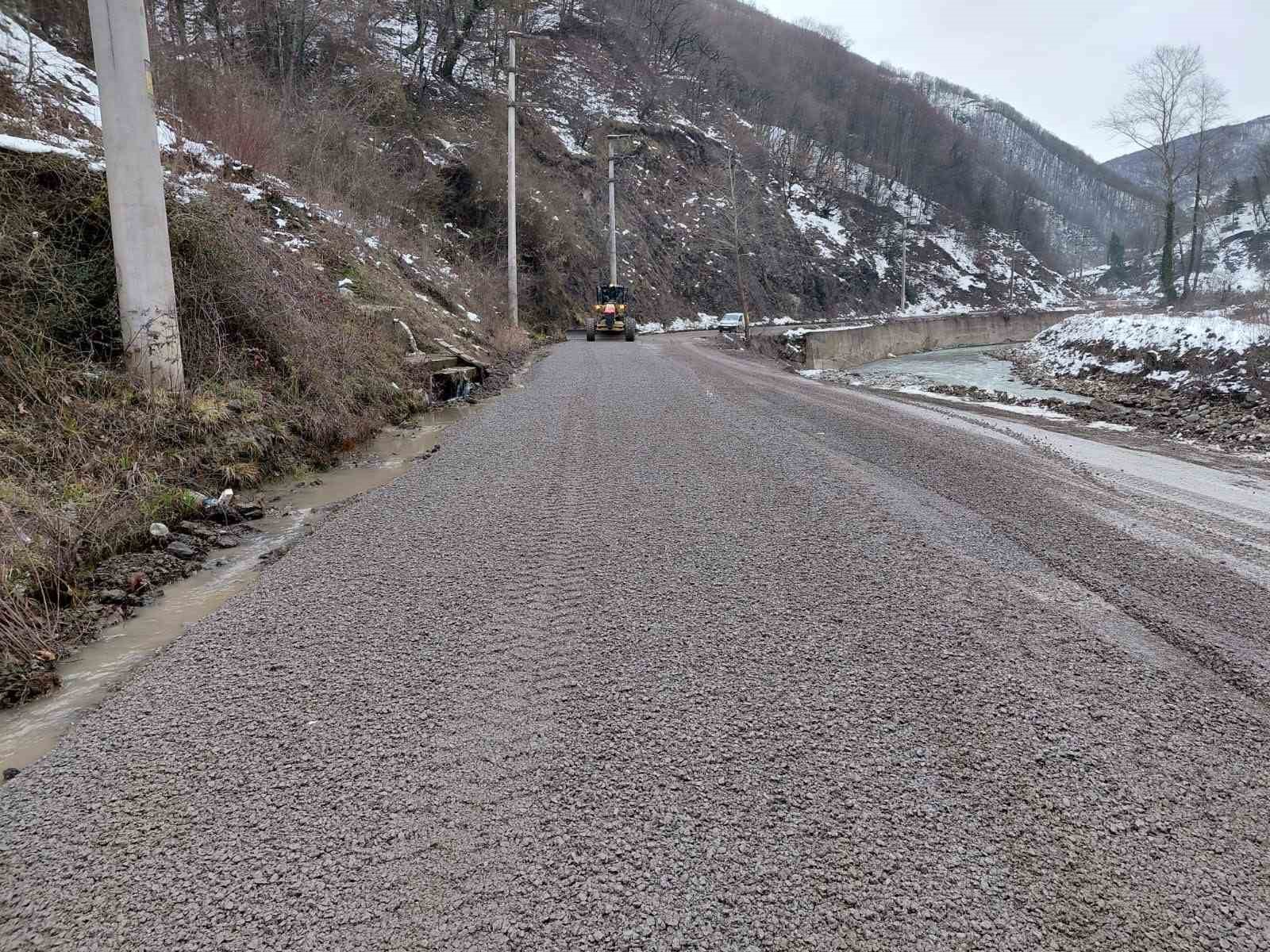 Uğur köyü grup yolunda bakım çalışmaları tamamlandı
