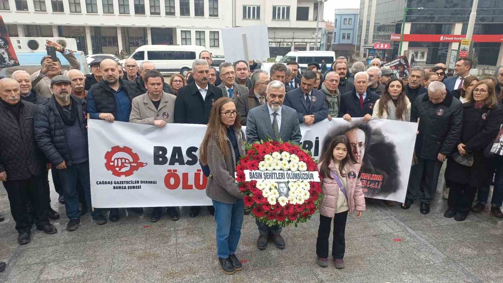 Uğur Mumcu için Bursa’da sevgi yürüyüşü
Uğur Mumcu için Bursa’da sevgi yürüyüşü