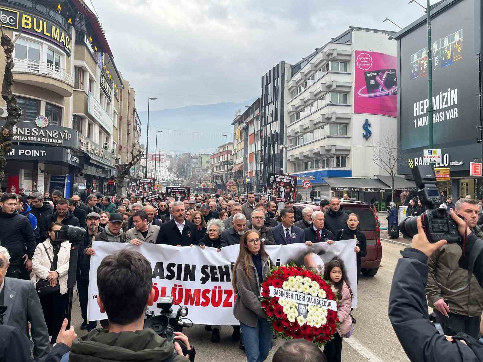 Uğur Mumcu için Bursa’da sevgi yürüyüşü
Uğur Mumcu için Bursa’da sevgi yürüyüşü