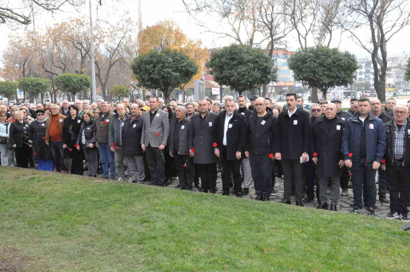 Uğur Mumcu, Salihli’de karanfillerle anıldı
