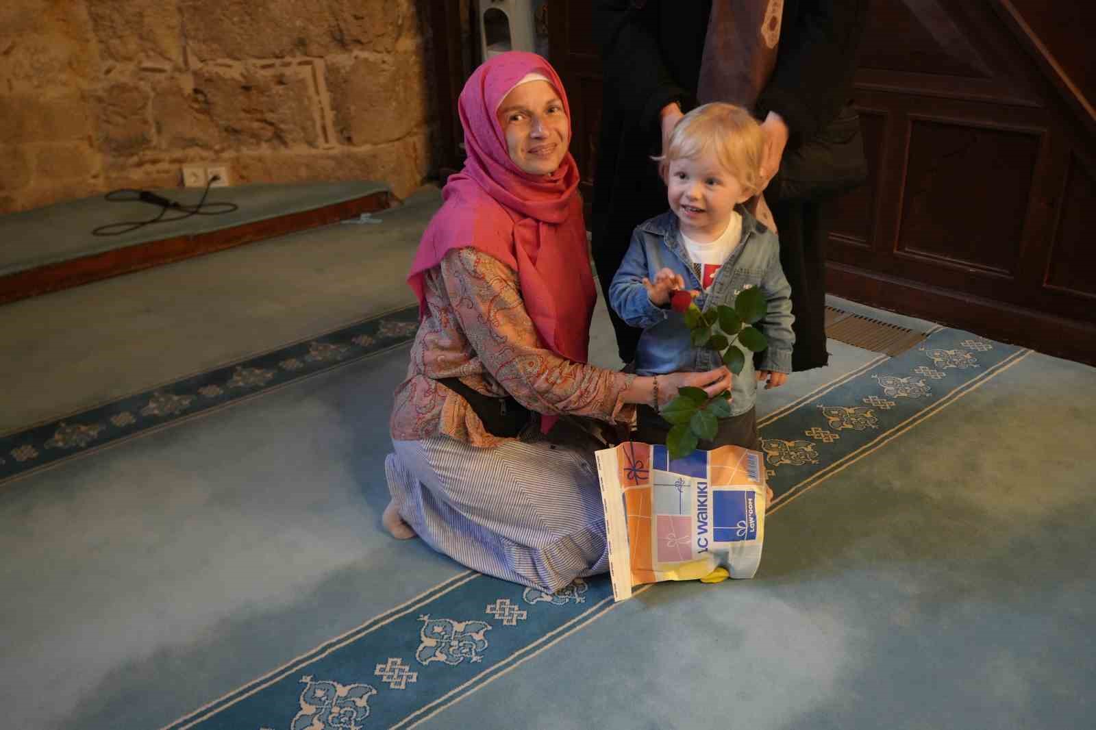 Ukraynalı yoga eğitmeni Lena, Müslüman olup Meryem ismini aldı
