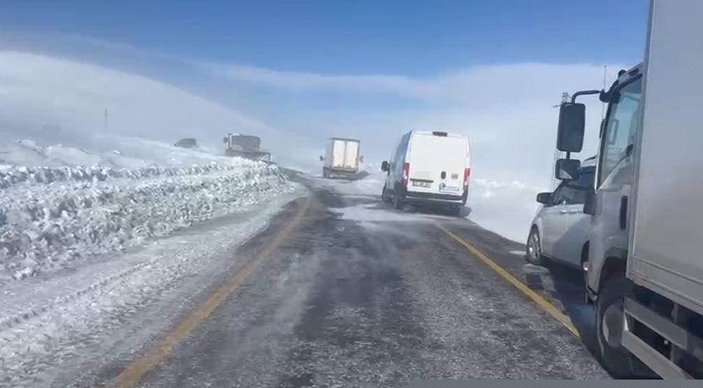 Ulaşıma kar ve tipi engeli
