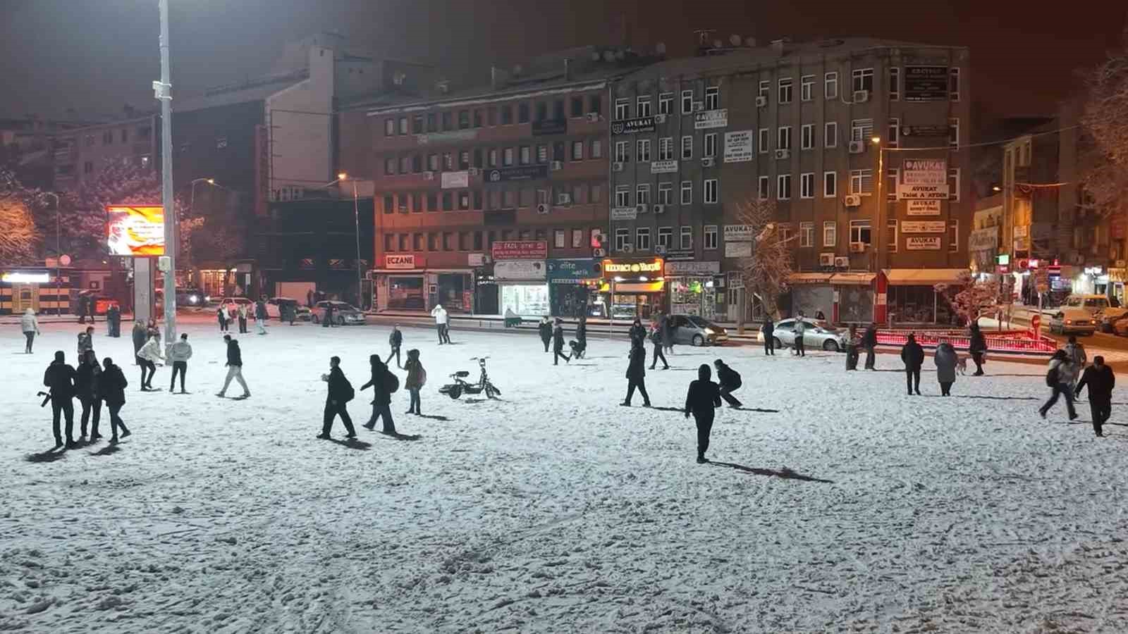 Ulaşımda 43 ilin geçiş güzergahı Kırıkkale’de kar yağışı etkili oldu
