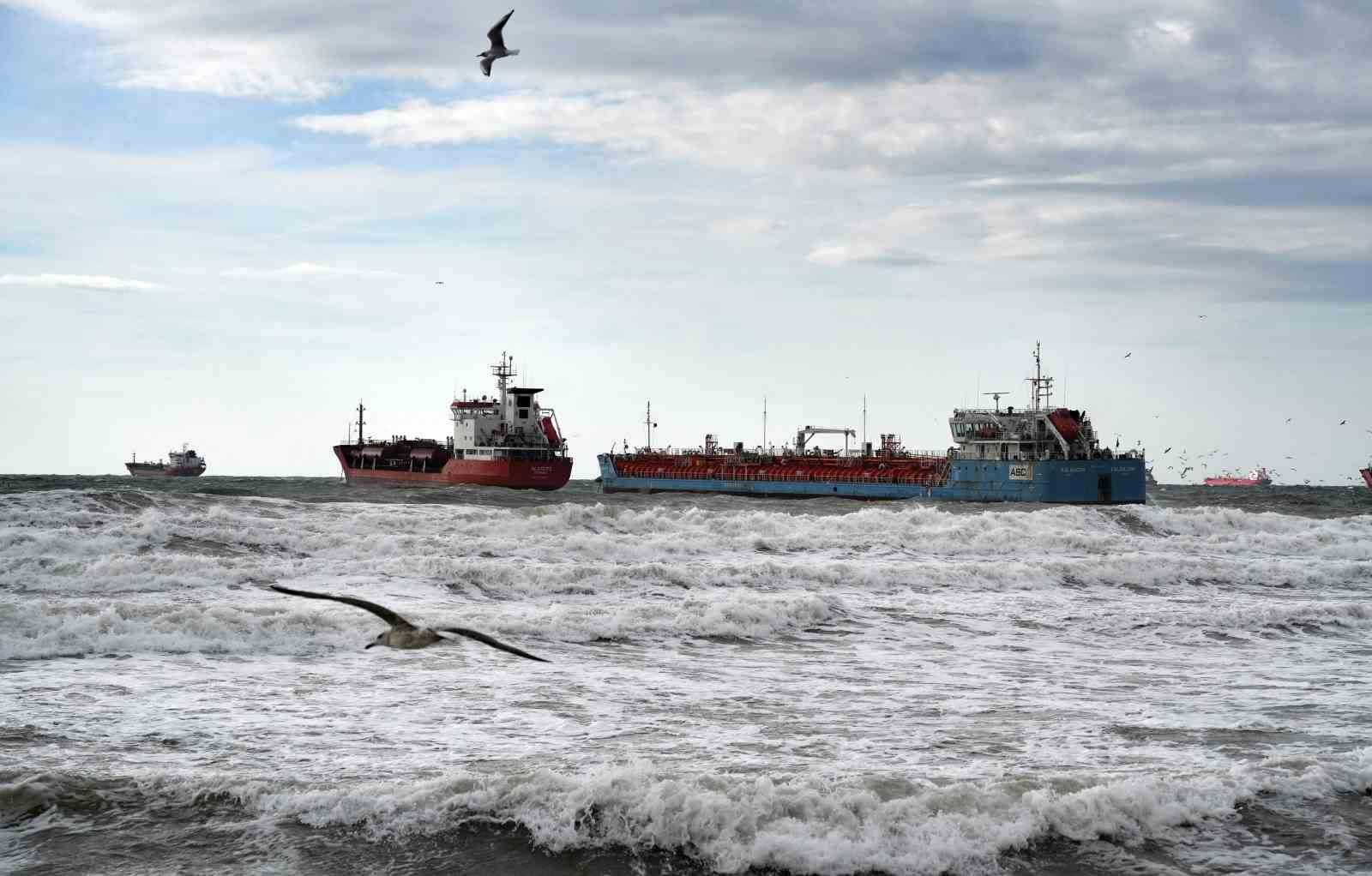 Ulaştırma ve Alt Yapı Bakanlığından İstanbul’da birbirine temas eden 2 tanker gemi açıklaması
